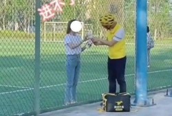 体育生栏杆救人操视频吃瓜,体育生英勇救人瞬间引网友热议